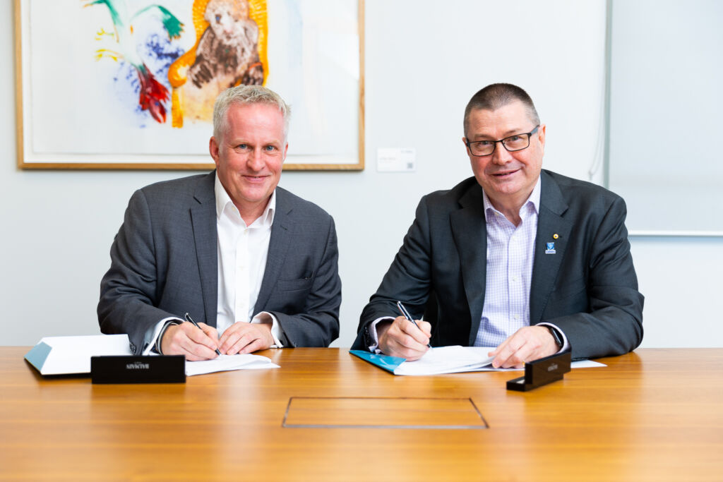 Professor Paddy Nixon and Martin Bowles signing the MOU. Photo credit: Tyler Cherry, University of Canberra.